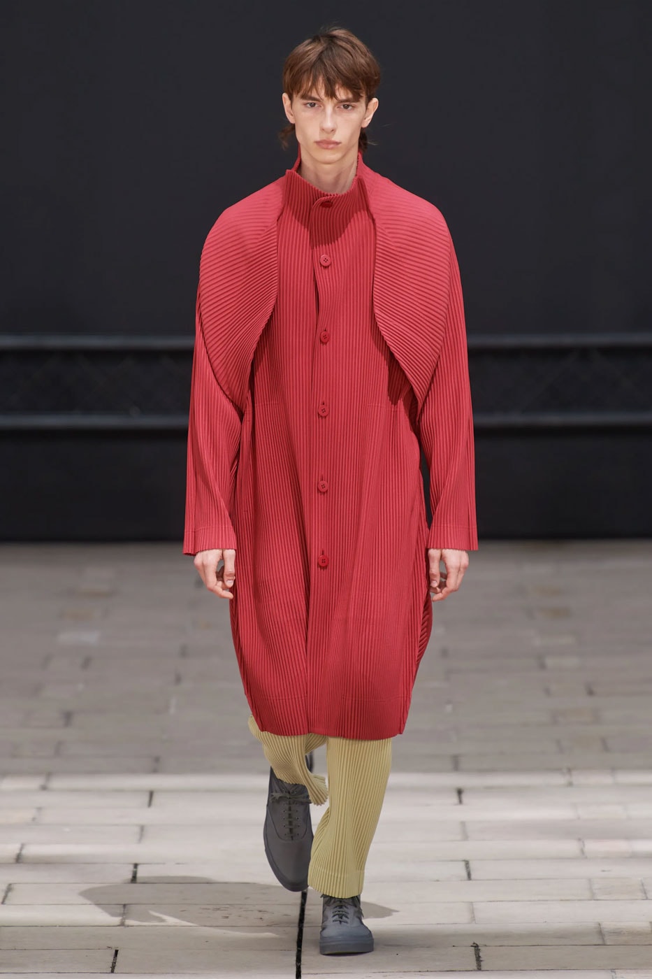 london paris milan fashion week pitti uomo spring summer 2023 best shows highlights jw jonathan anderson loewe prada miuccia raf simons louis vuitton virgil abloh thom browne martine rose charles jeffrey loverboy y/project glenn martens dior kim jones kenzo nigo winnie new york home plisse issey miyake nahmias grace wales bonner